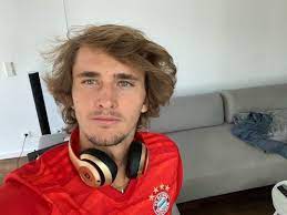 Alexander sascha alexandrovich zverev is a german professional tennis player. Alexander Zverev On Instagram Football Is Back We Are Ready Miasanmia Fcbayern