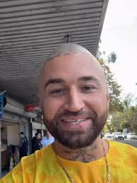 Aussie star leaves small shop owner speechless