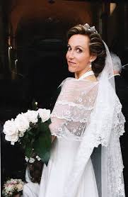 Anna Cecilia De Bourbon Deux Siciles Jour De Son Mariage Avec Rodolphe De Cousans Sept 2005 Royal Wedding Gowns Royal Brides Royal Weddings