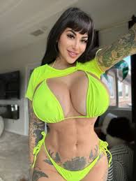 Saffron Rose - Free pics, galleries & more at Babepedia