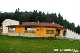 Retrasa si indepartata de aglomeratia si rutina orasului, pensiunea turnul alb va ofera conditiile necesare relaxarii si odihnei la natura. Vezi Galeria Fotografica Pentru Pensiunea Paltinis Situata La Slanic Moldova In Judetul Bacau Slanic Moldova