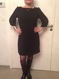 Pour une fête, elle vous pare d'élégance en toute sobriété et est idéale pour être accessoirisée selon les envies. Un Mariage Et Une Petite Robe Noire Lili Aime