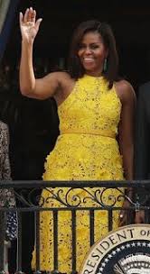 Michelle Obama Wearing A Yellow Lace Naeem Khan Dress At The White House While Hosting The Prime Minister Of Singa Colorful Fashion Fashion Yellow Lace Dresses