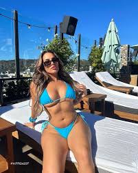 Ara Bozorgian Nude and Sexy Photo Collection - Fappenist