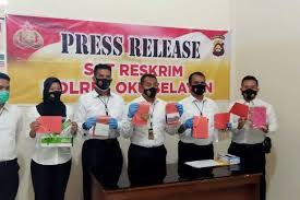 Komik arisan sudah waktunya pulang ini adalah sebuah komik yang menceritakan tentang kehidupan yang sering terjadi di sekeliling kita yakni tentang adanya sebuah arisan. Larikan Uang Arisan Rp 400 Juta Ibu Muda Ditangkap Saat Pulang Kampung