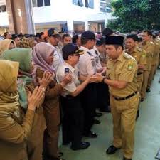 Total libur pns selama lebaran 2019 dimulai pada 30 mei dan masuk pada 10 juni 2019 atau selama 11 hari. Usai Libur Lebaran Pns Di Pemkot Tangerang Halal Bihalal