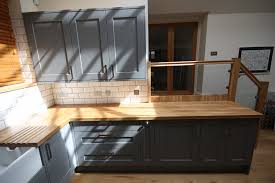 The glendevon flint grey kitchen this glendevon kitchen by howdens joineryfeatures a subtle flint grey high gloss finish, this kitchen features high gloss slab doors that can be combined with solid oak worktops and the square pull handle to create a unique an. Southernhay Exeter Aspect One