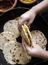 Sri Lankan Pol Roti Coconut Roti Flatbread Island Smile Recipe Recipes Food Food Blog