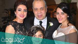 وفي مطلع تسعينيات القرن العشرين بدأت أول الخطوات الفنية خلال المشاركات الصغيرة بالأعمال التلفزيونية، وكان هذا أثناء دراستها في المعهد. Paook0yvfs9hgm