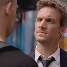 Felix droht seinem...