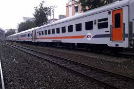 Masih dua bulan di kos itu, gua gak betah, gua cari kos baru. Kai Sumut Operasikan Ka Medan Rantau Prapat Dukung Angkutan Natal Antara News
