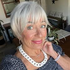 Canadian provinces recruiting American doctors and nurses