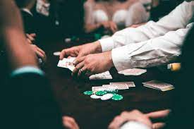 2 chiến thuật Bluff cơ bản trong Poker