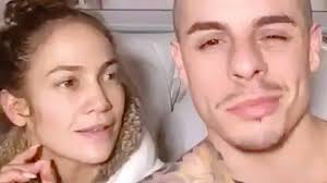 She kept it simple and elegant. Jennifer Lopez With No Makeup In Hilarious Video Youtube