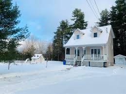 Maison A Vendre A Sainte Catherine De Hatley 214 000 House Styles Mansions House