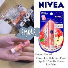 Lipbalm pada awalnya merupakan pelembab bibir yang tidak berwarna, fungsinya sebagai pelembab agar bibir tidak kering dan biasa dipakai . Nct Fashion Style On Twitter Johnny Lip Balm 2 Nivea Flavor Lip Delicious Drop Apple Vanilla Flavor Lip Balm Japan Limited