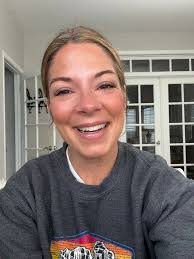 Today marks the first day of no more daily radiation!! I'm done!!  🙌🏼🙌🏼🙌🏼 Decided to put