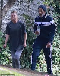 Ellen Pompeo Arbeitet Ein Schweiss Wahrend Einer Wanderung Im Griffith Park In Der Nahe Ihres Hauses In Los Feliz Aktuelle Boulevard Nachrichten Und Fotogalerien Zu Stars Sternchen