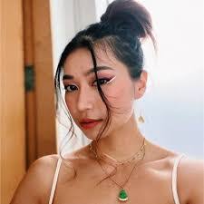 Mindy Moreland's Instagram, Twitter & Facebook