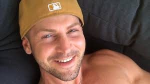 Maybe you would like to learn more about one of these? F K Mich Was Ging Bei Beauty The Nerd Chris Vici Promiflash De