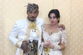 Keduanya memang telah lama menjalin kasih dan akhirnya mantap untuk naik pelaminan. Nora Alexandra Jerinx Pria Pemberontak Yang Romantis