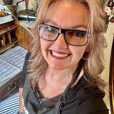 Sharon Mellott's Instagram, Twitter & Facebook