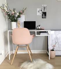 We did not find results for: Coin Bureau Cosy Avec Un Mur Peint En Gris Perle Un Fauteuil Rose Tendre Et Des Fleurs Pour Le Cote Nature Deco Chambre Deco Interieure Deco Maison