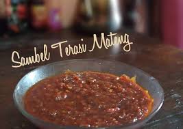 Sambal is a chili sauce or paste, typically made from a mixture of a variety of chili peppers with secondary ingredients such as shrimp paste, garlic, ginger, shallot, scallion, palm sugar, and lime juice. Cara Menyiapkan Sambal Terasi Mateng Resep Masakanku