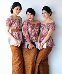 Model baju atasan wanita terbaru 2020 sangat modis dan elegan bisa di pakai saat kerja atau acara santai lainnya,terbuat dari. 40 Koleksi Atasan Brokat Bawahan Batik Lagi Hits Info Tebaru Seputar Gaya Hidup