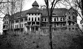 15 Histoires Vraies Et Terrifiantes Qui Vont Vous Faire Froid Dans Le Dos Endroits Effrayants Veritables Maisons Hantees Lieux Hantes
