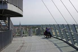 Mit Dem Rollstuhl Auf Der Aussichtsplattform Sail City Aussichtsplattform Bremerhaven Hochste Gebaude