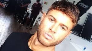 Alex Beattie's Instagram, Twitter & Facebook