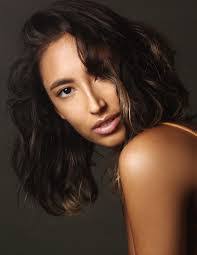 Brenda Dutra's Instagram, Twitter & Facebook