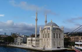 Otel, 1995 yılında açıldığından beri i̇stanbul şehrindeki osmanlı mimarisinin örneğidir. Ortakoy Mosque Istanbul Ticket Price Timings Address Triphobo