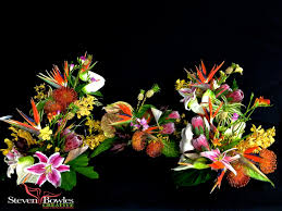 Flower Arrangements Table Centerpieces Small Tropical Florals Used For A Paella Party Designed By Steven Bowles Creative Naples Arreglos Florales Arreglos