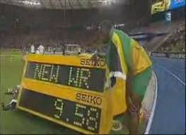 Jamaican sprint legend usain bolt will finally fulfil his dream of playing at the home of his heroes manchester united when he takes part in the 2018 soccer aid charity match. Usain Bolt 9 58 Nouveau Record Du Monde Du 100m Video Dailymotion