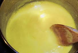 Miam Cette Belle Sauce Onctueuse Et Douce Ingredients 1 Gros Oeuf 2 Personnes 100 G De Beurre Sel Fin Miam Recette Sauce Hollandaise