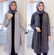Ya, warna navy merupakan warna versatile yang 'masuk' ke semua tone. Jual Cardigan Rajut Biru Terbaru Lazada Co Id