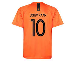 Op dit moment loopt nederland nog steeds in hun outfits van 2018 rond. Nederlands Elftal Voetbalshirt Thuis Eigen Naam Ek 2021 Oranje Kids Senior Nederlandselftalshirtje Nl