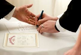 Menyita waktu dan tenaga mungkin menjadi salah satu tantangan saat mengurus surat nikah. Tata Cara Mengurus Dokumen Pernikahan Beberapa Agama Weddingku Com