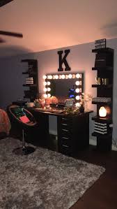 French windows and balcony door ideas add to the chicness of your vanity room and wooden floor at the same time adds warmth. Pin De Home Dsgn Ideaz En This Is Good Decoracion De Tocador Decoracion De Unas Decoraciones De Interiores Dormitorios
