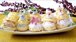 Io ho preferito passarli in forno con una spolverata di di formaggio alla julienne: Antipasti Freddi Bigne Salati Farciti Con 3 Mousse Velocissime Youtube