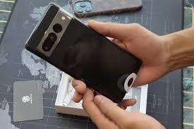 Alleged Google Pixel 7 Pro appears in ...
