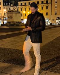 Florian Munteanu added a new photo.