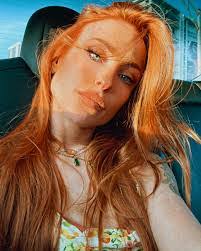 Lauren Ruhl's Instagram, Twitter & Facebook