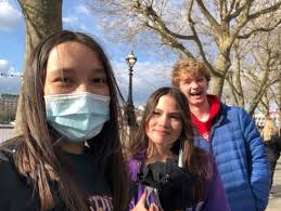 me and my friend met tommy wilbur and vikkstar yesterday!! im purple hoodie  girl :) : r/tommyinnit