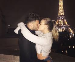 Find out what house the english central midfielder lives in or have a quick look at his cars! Photo Alex Oxlade Chamberlain Shares A Kiss With His New Girlfriend After Arsenal Loss