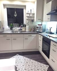 12 arbeitsplatten die deine kuche unwiderstehlich machen. Weisse Minimalistische Kuchen Tolle Fotos Und Inspirationen Wohnkonfetti