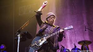 Seit januar 2020 besitzt er . Neil Young Der Legendare Gitarrist Und Rockstar Wird 75 Musik Dw 11 11 2020