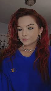 I'm growing my eyebrows out and to fill them in @thedrewbarrymoreshow I  have been using a combo of our @flowerbeauty Fiber Fix Brow Gel (available  @cvs_beauty & @ultabeauty ) and Skinny Microbrow